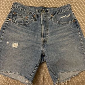 Levi jean shorts size 26 in good condition only worn once brand new